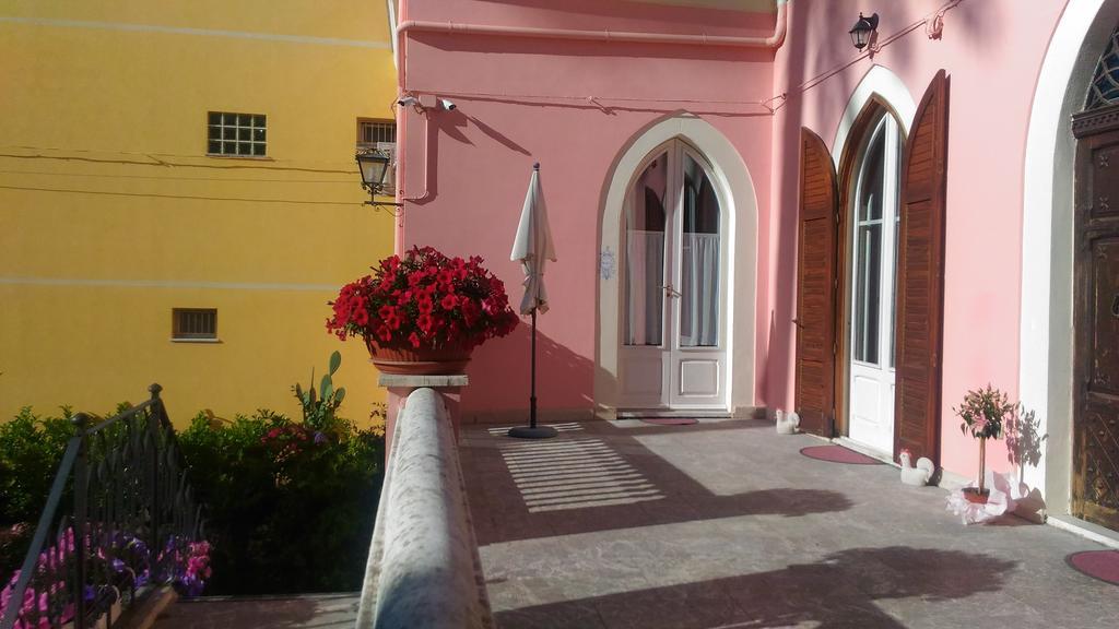 B&B Villa Raineri Giardini Naxos Exterior photo